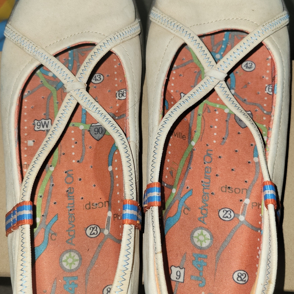 J41 Women's Cream Cross-Strap Flats